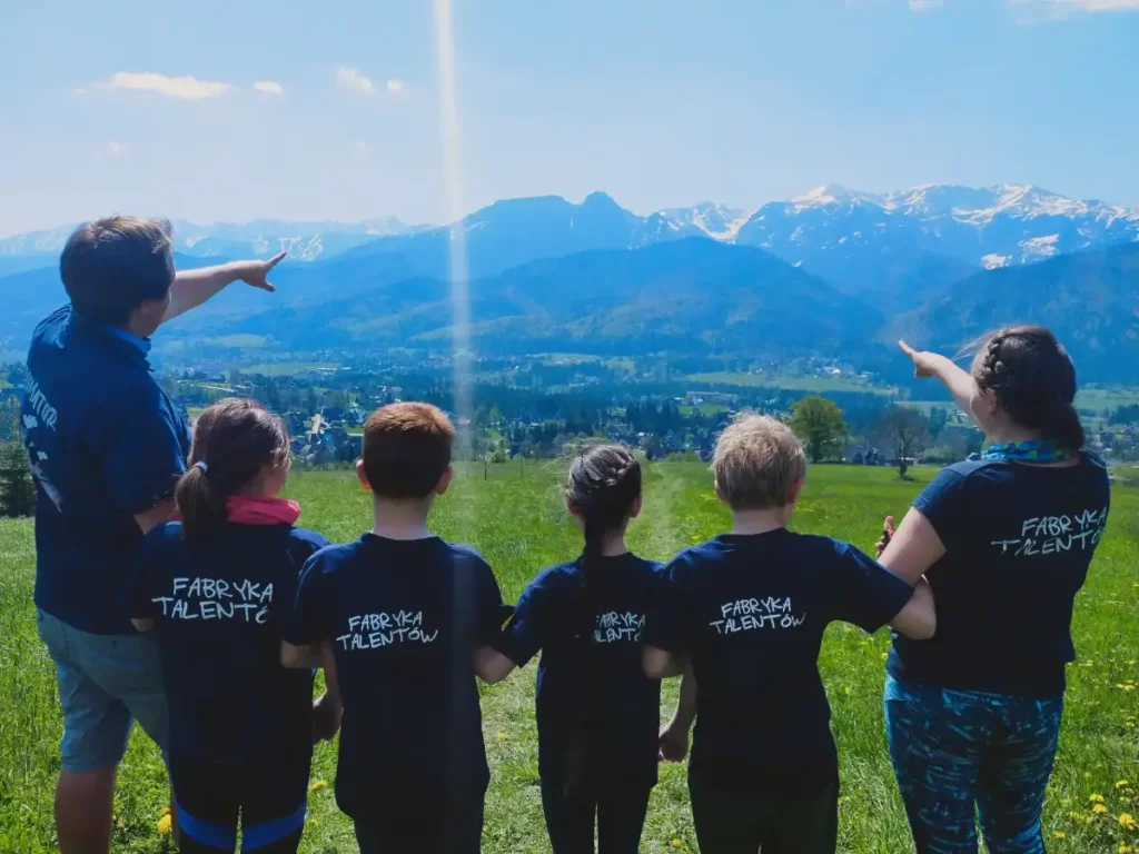 Półkolonie z Fabryką Talentów podziwiająca Tatry – co robić z dzieckiem w Zakopanem po deszczu